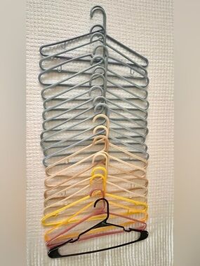 20 plastic tube hangers, Blue/Beige/Yellow/Pink/Brown